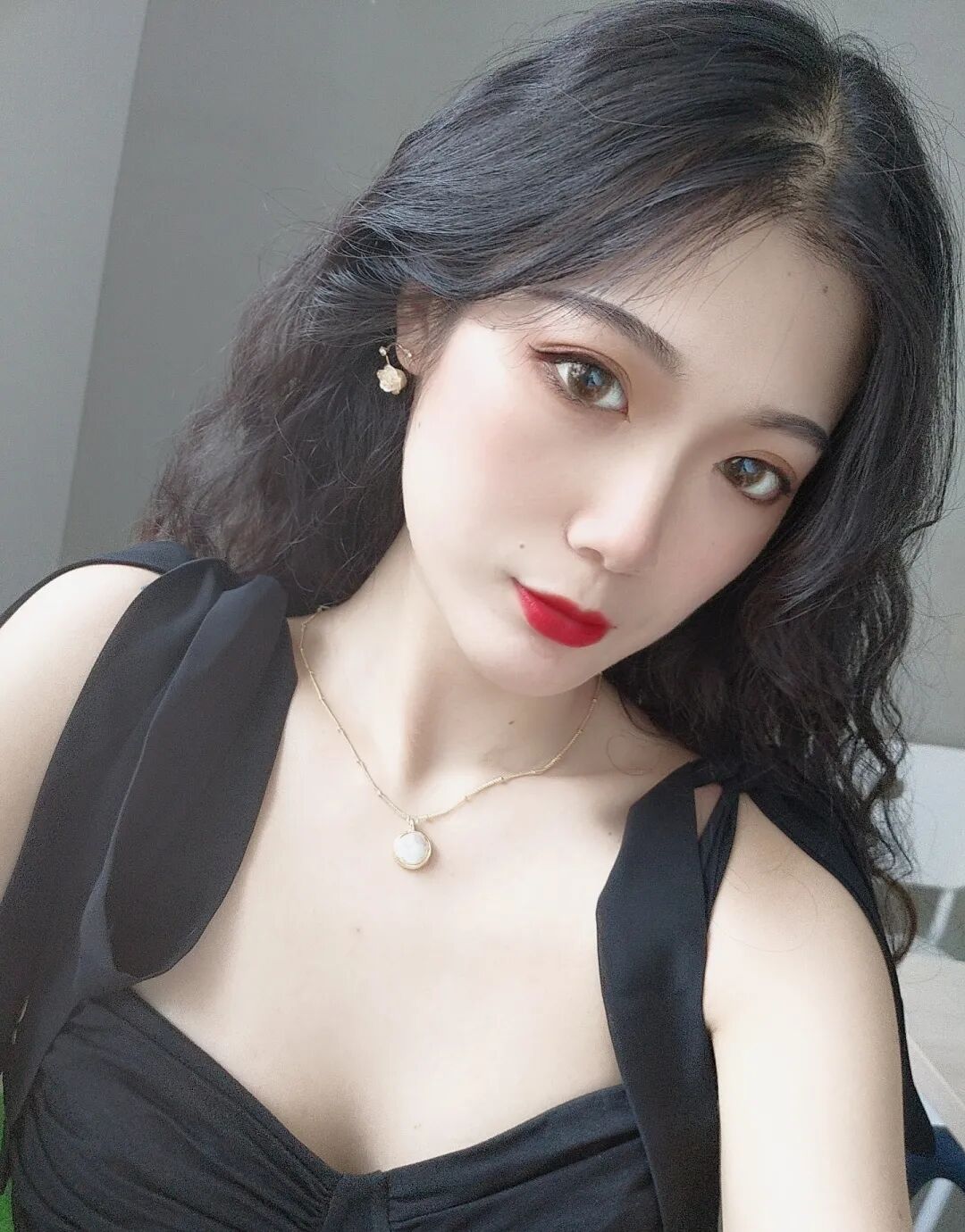逆天长腿的大网红【一米八的大梨子】是谁？一米八的大梨子cos美图写真分享